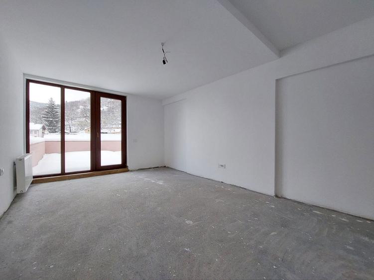 Penthouse cu 4 camere decomandat în Schei