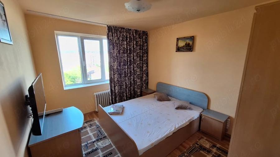 Apartament cu 3 camere semidecomandat în Rogerius