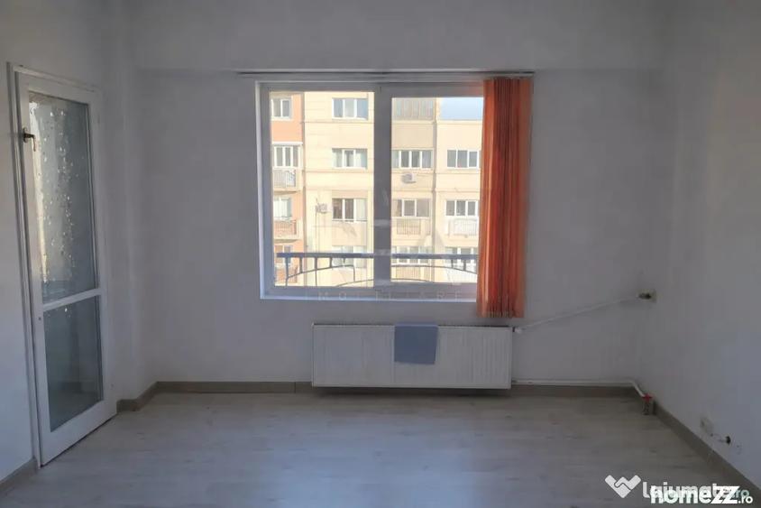Apartament cu 3 camere decomandat în P-ța Muncii