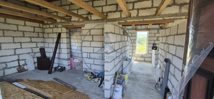 Casă cu Teren 1500 Mp în Dumitra