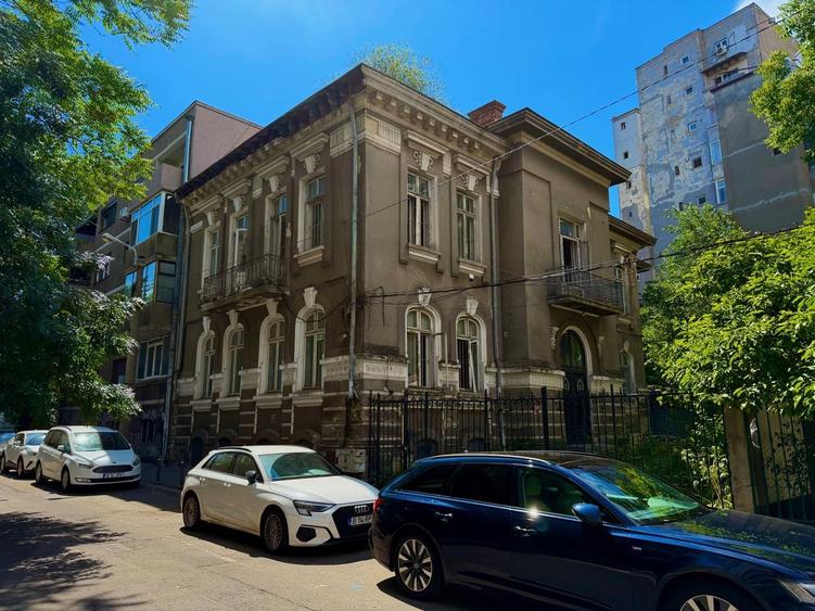 Casă individuală cu 29 camere cu Canalizare în Cișmigiu