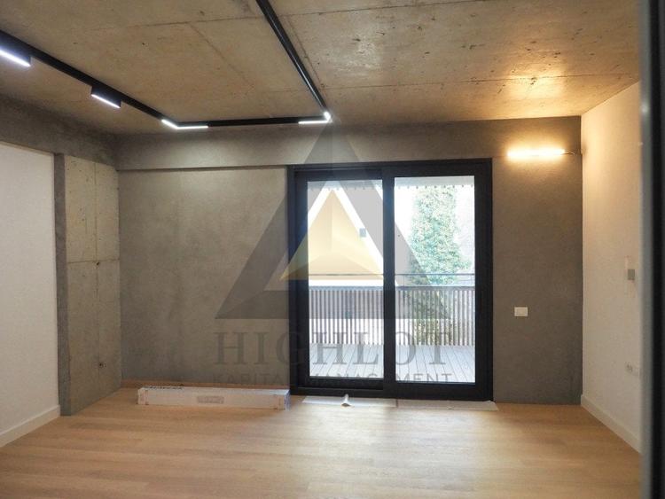Apartament cu 4 camere decomandat în Dorobanți