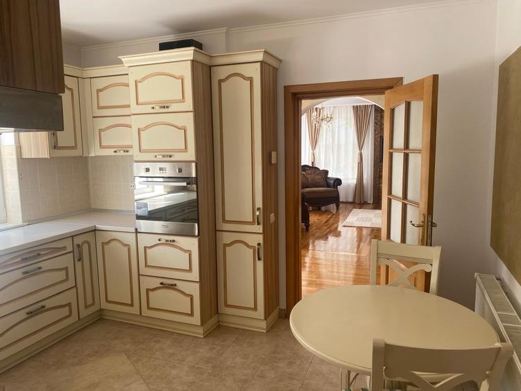 Casă cu 5 camere cu Teren 1000 Mp în Trivale