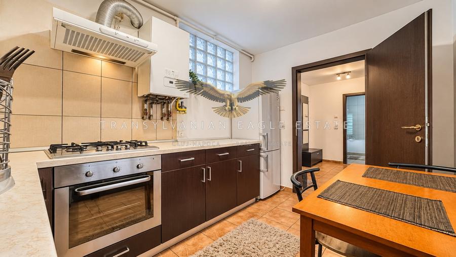 Apartament cu 2 camere decomandat, mobilat în Central