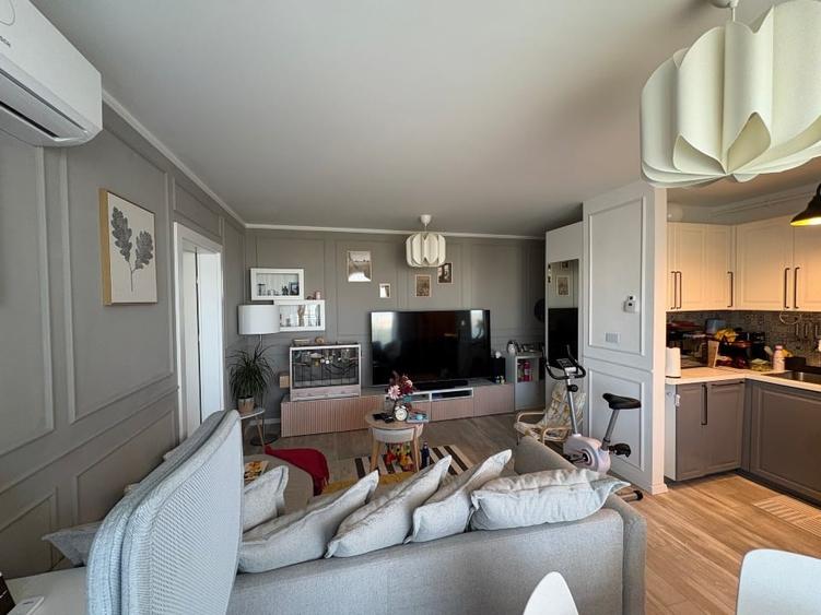 Apartament cu 3 camere semidecomandat, mobilat în Aradului