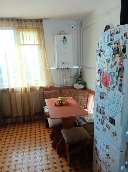 Apartament cu 3 camere decomandat în Calea Romanului