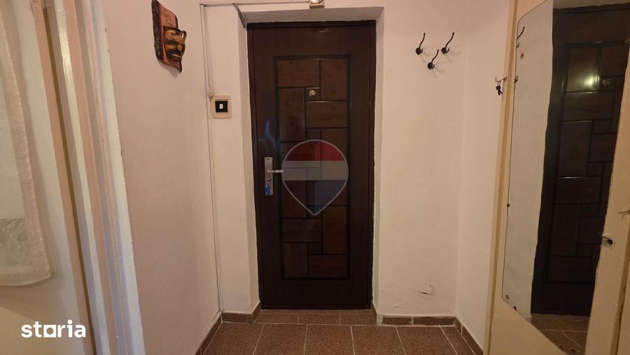 Apartament cu 3 camere semidecomandat în Central
