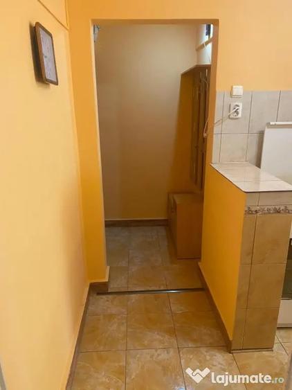 Apartament cu 2 camere semidecomandat în Romanilor