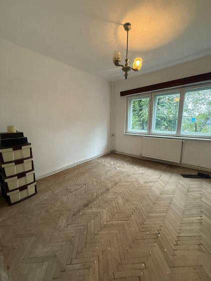 Apartament cu 3 camere decomandat în Gară