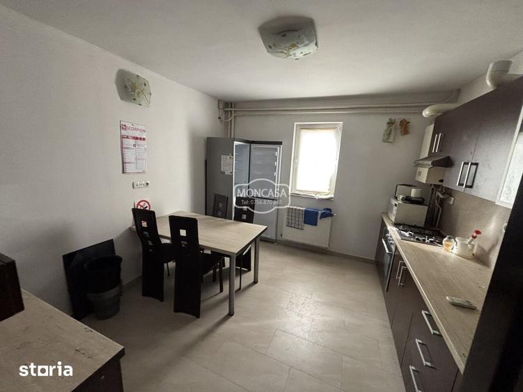 Apartament cu 3 camere semidecomandat în Central