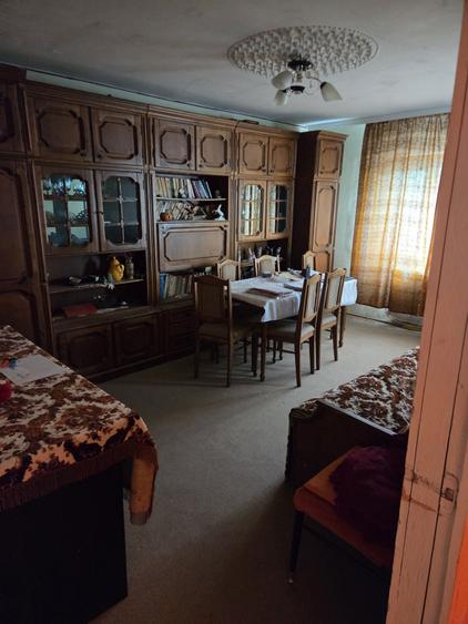 Apartament cu 3 camere decomandat în Stana