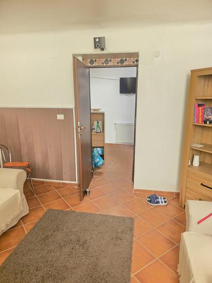 Apartament cu 3 camere decomandat în P-ța Universității