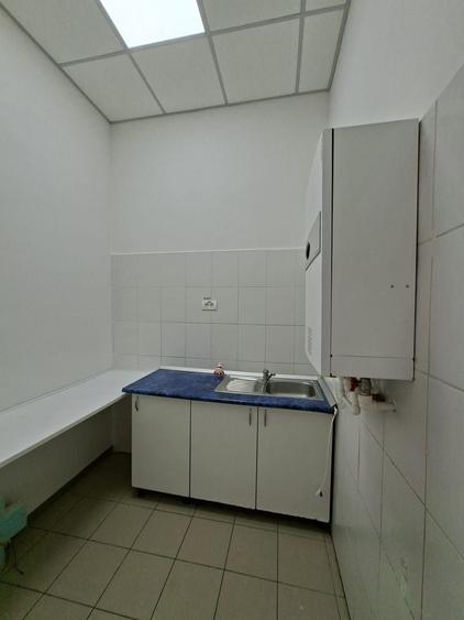 Birou, de 68 mp, în Badea Cârțan