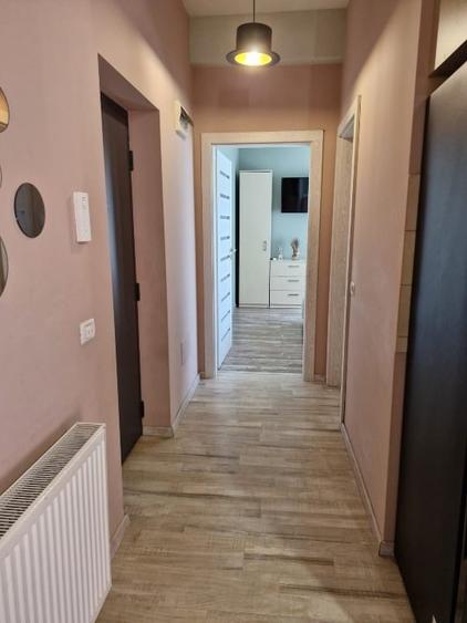 Apartament cu 3 camere semidecomandat, mobilat în Central