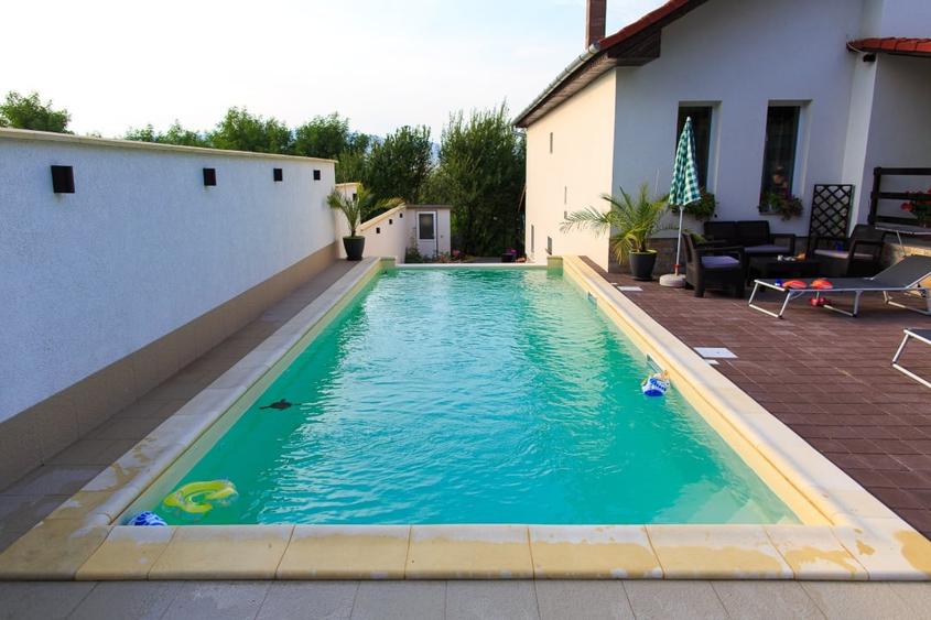 Casă individuală cu 6 camere cu Canalizare în Ciugud