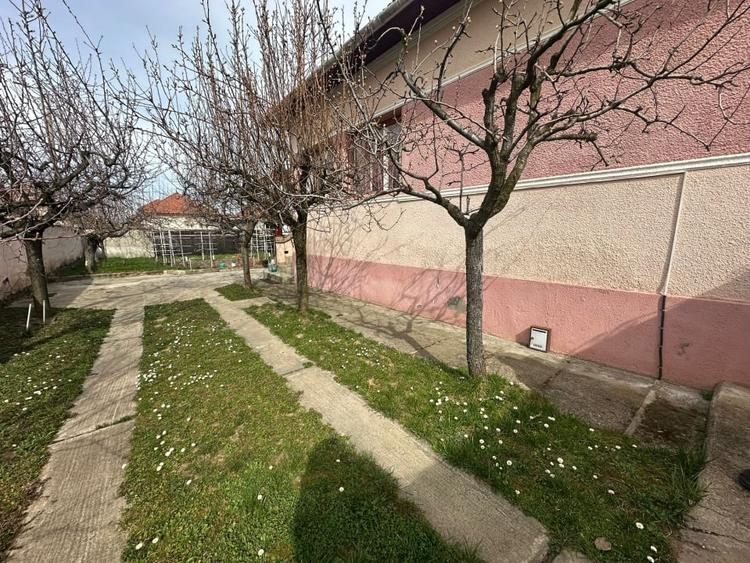 Casă individuală cu 3 camere cu Canalizare în Cugir