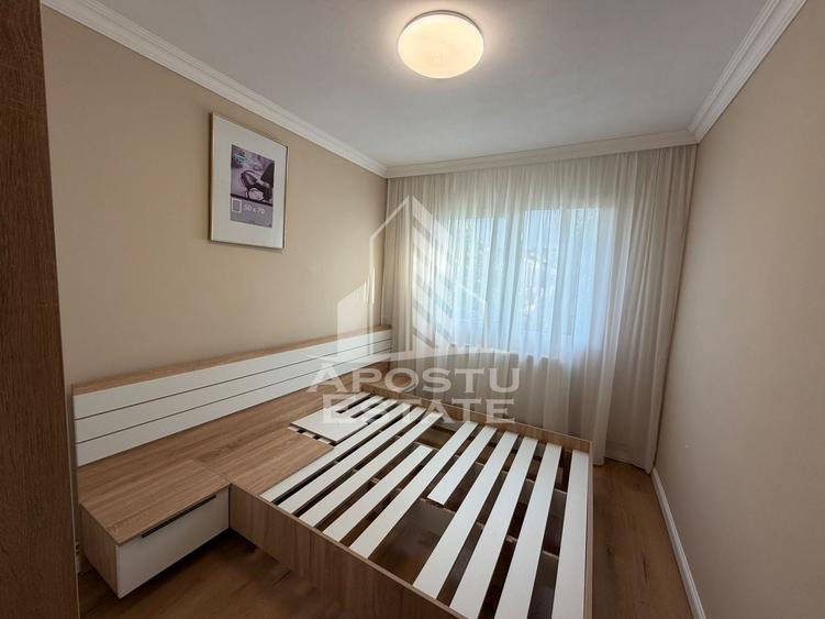 Apartament cu 3 camere semidecomandat, mobilat în Dacia