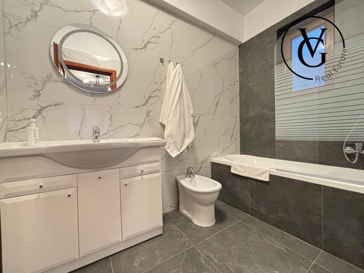 Apartament cu 4 camere semidecomandat, mobilat în Universitate