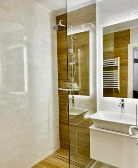 Apartament cu 2 camere semidecomandat în 13 Septembrie