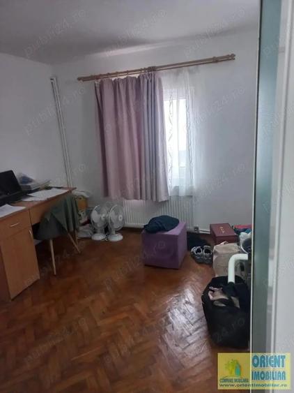 Casă cu 6 camere cu Teren 170 Mp în Tomis I