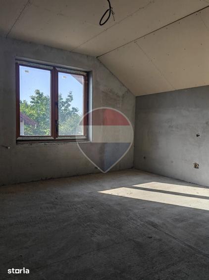 Casă cu 5 camere decomandat cu Teren 570 Mp în Central