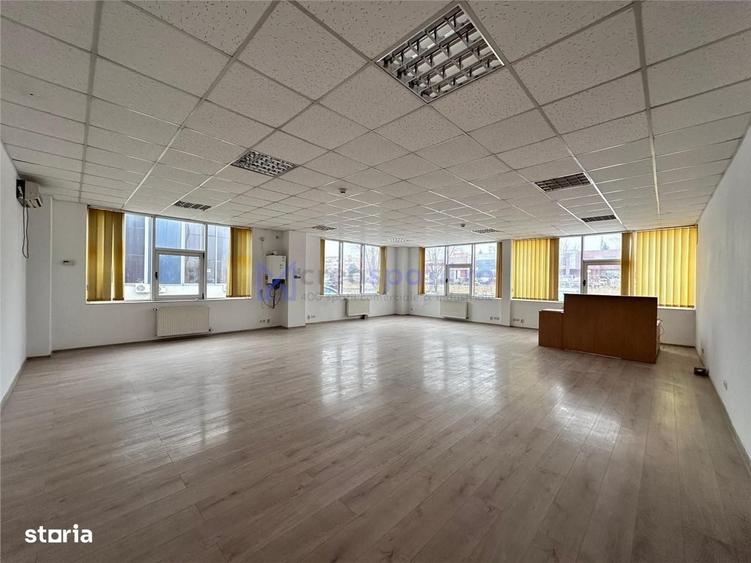 Spațiu comercial, de 500 mp, în Uricani
