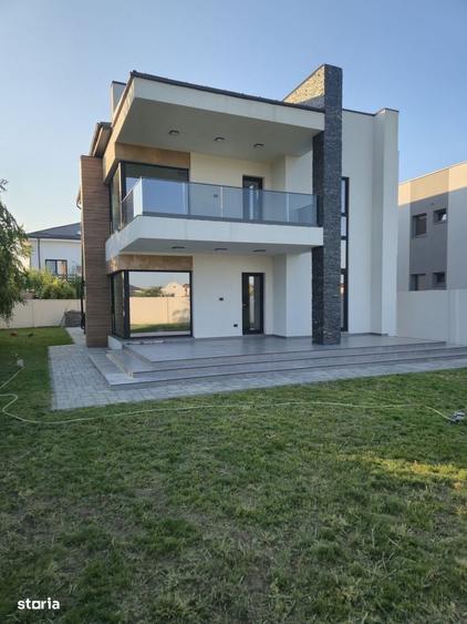 Casă cu 4 camere în Corbeanca