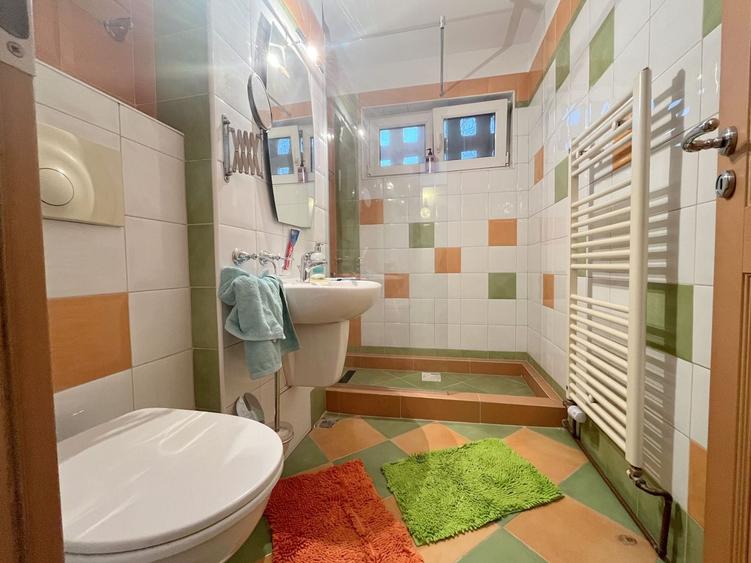 Apartament cu 4 camere decomandat, mobilat în Central
