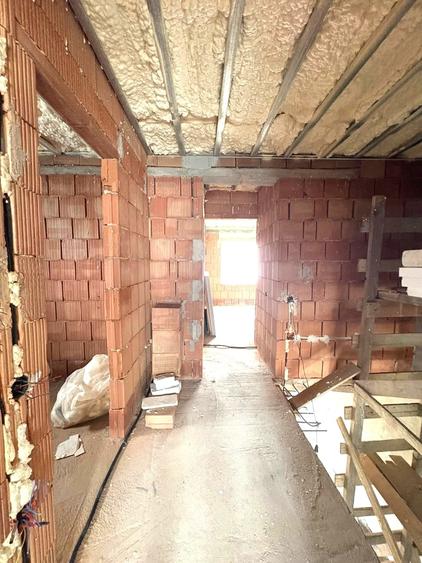 Duplex cu 3 camere cu Canalizare în Est