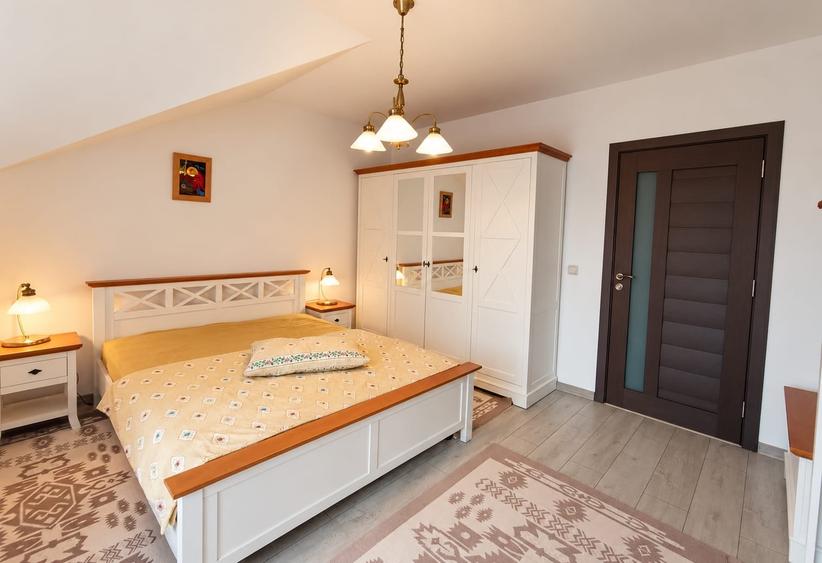 Apartament cu 2 camere semidecomandat în Cristian
