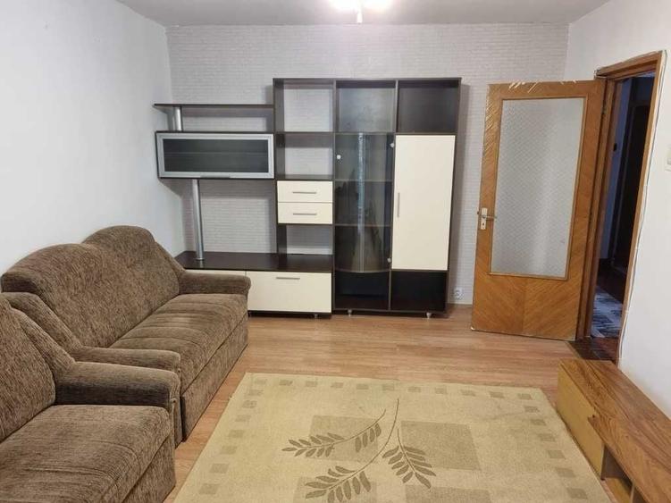 Apartament cu 3 camere decomandat în Alfa