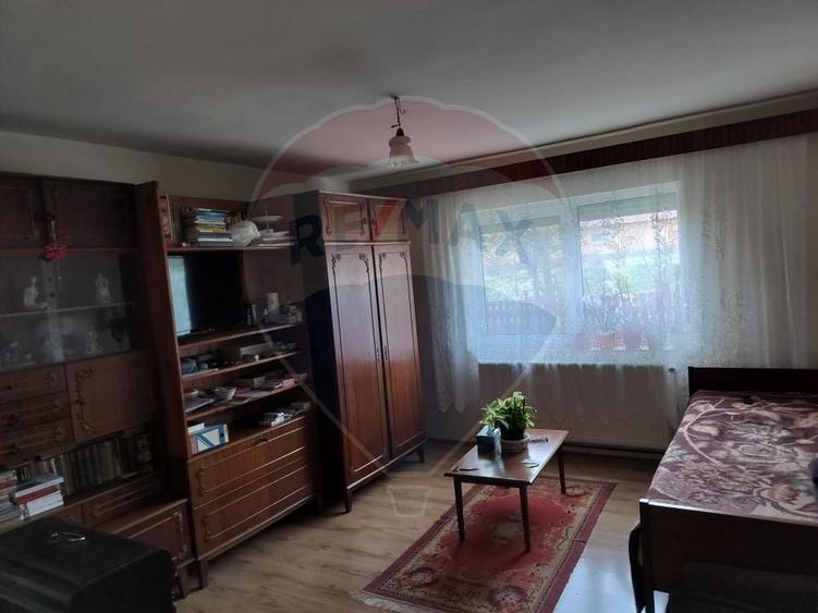 Casă individuală cu 4 camere cu Teren 950 Mp în Biharia