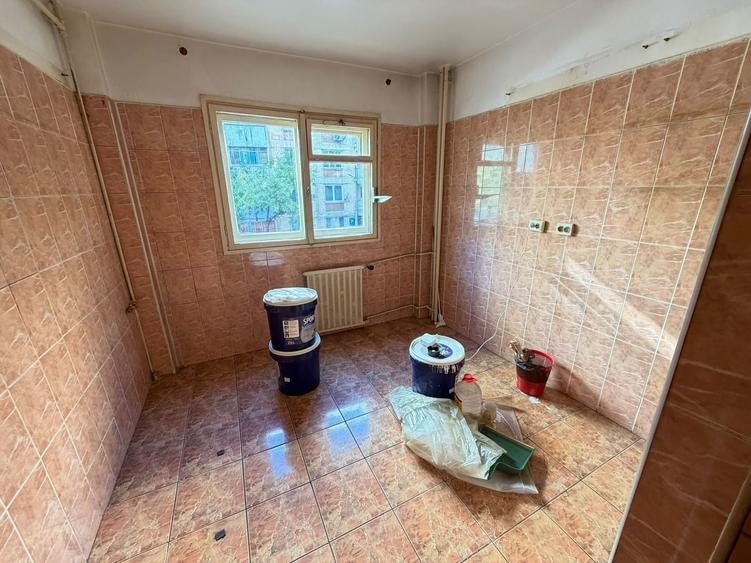 Apartament cu 3 camere decomandat în Rahova