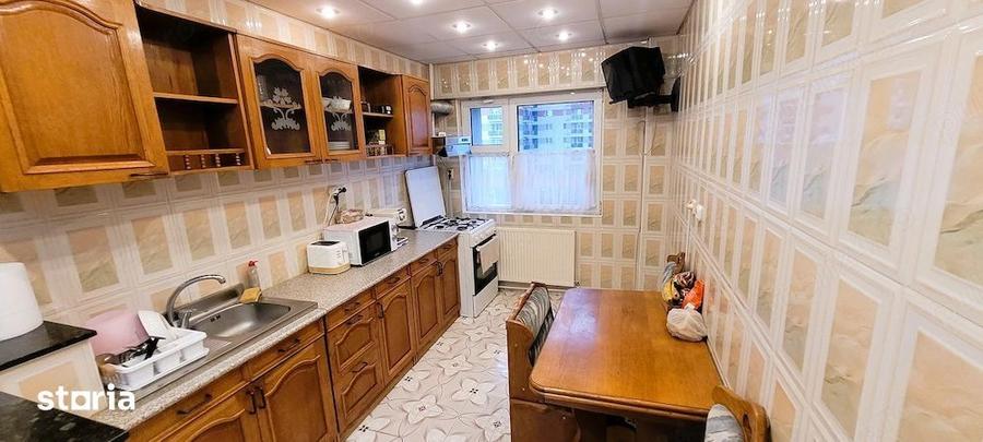 Apartament cu 5 camere decomandat, mobilat în Militari