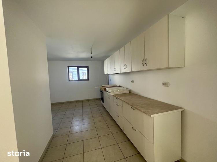 Casă cu 3 camere cu Teren 3500 Mp în Vicovu de Sus