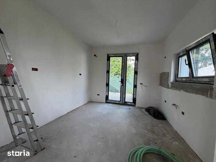 Casă cu 5 camere cu Teren 250 Mp în Central