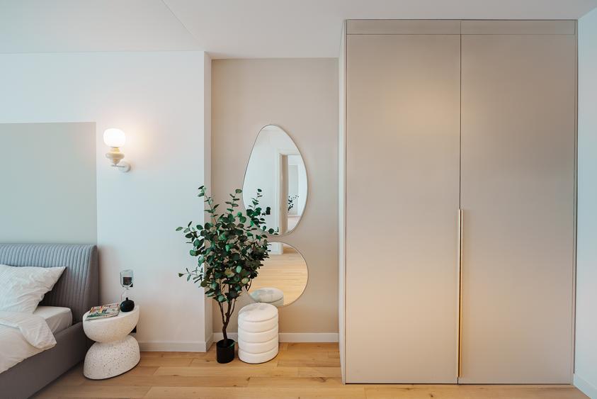 Apartament cu 4 camere semidecomandat în Doamna Ghica