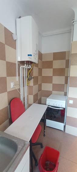 Apartament cu 3 camere semidecomandat în Tineretului
