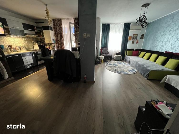 Apartament cu 4 camere decomandat în Mioveni