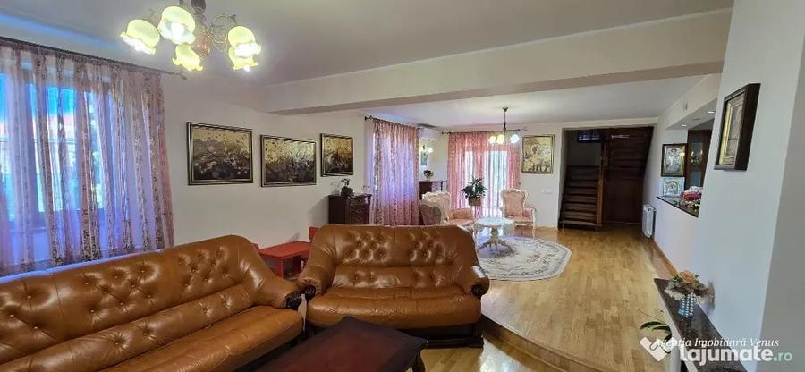 Casă cu 5 camere cu Teren 860 Mp în Central