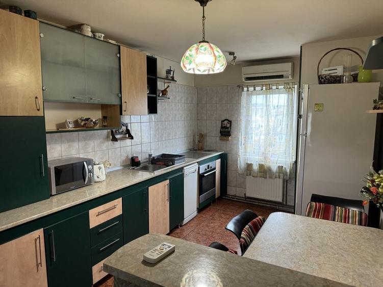 Inchiriez Ap 3 camere + loc parcare + AC + depozitare, Manastur - 1