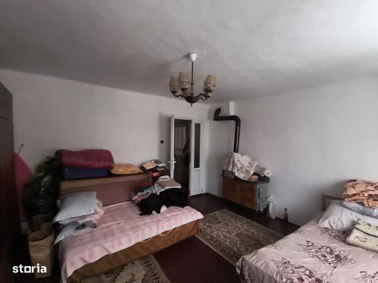 Casă cu 4 camere în Fetești