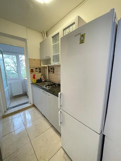 Apartament cu 2 camere semidecomandat, mobilat în Podu Roș