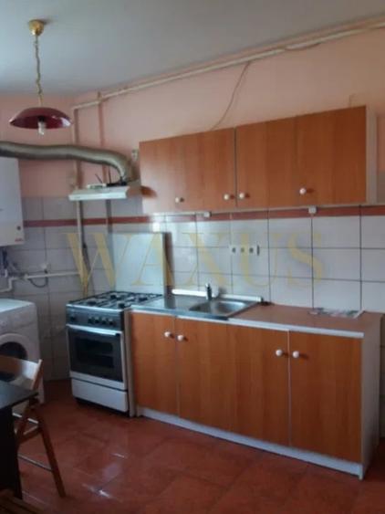 Garsonieră decomandată, mobilată în Florești
