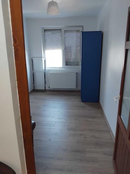 Apartament cu 3 camere decomandat în Micro 6