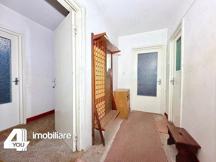 Apartament cu 4 camere decomandat în Boul Roșu