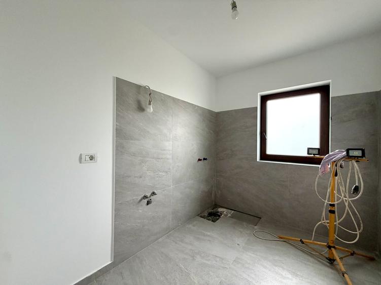 Duplex cu 4 camere cu Canalizare în Torontalului