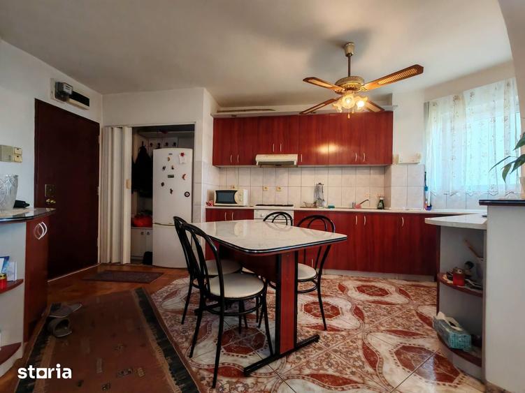 Apartament cu 3 camere decomandat în Dacia