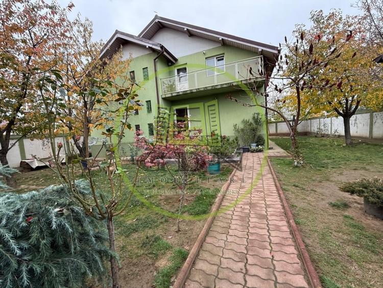 Casă individuală cu 5 camere cu Teren 713 Mp în Cârcea