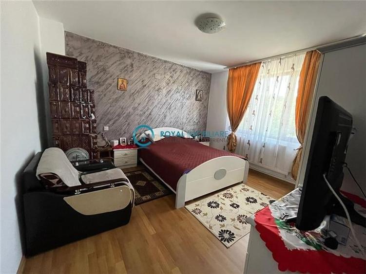 Casă individuală cu 5 camere cu Teren 5683 Mp în Românești